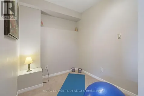 215 Parkrose Private Ottawa ON K4A 0N8