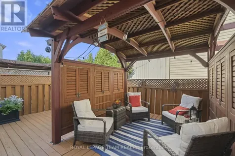 215 Parkrose Private Ottawa ON K4A 0N8