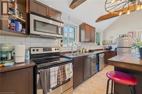 54 Chestnut Street East St. Catharines ON L2T 1H1