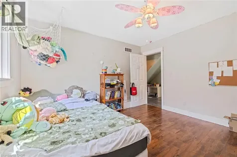 54 Chestnut Street East St. Catharines ON L2T 1H1