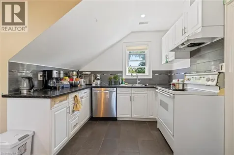 54 Chestnut Street East St. Catharines ON L2T 1H1