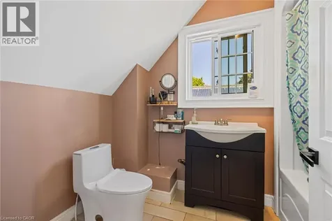 54 Chestnut Street East St. Catharines ON L2T 1H1