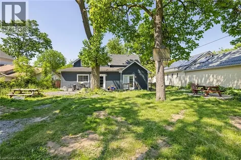 54 Chestnut Street East St. Catharines ON L2T 1H1