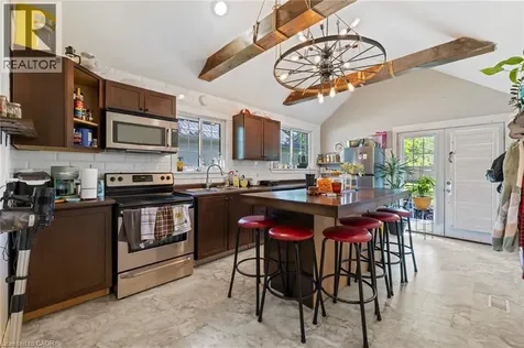 54 Chestnut Street East St. Catharines ON L2T 1H1