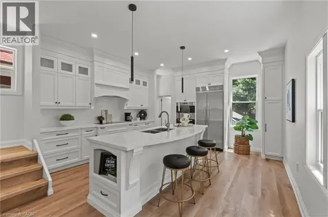 192 Victoria Avenue North Hamilton ON L8L 5G1