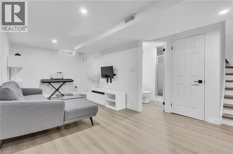 1484 Torrington Drive Mississauga ON L5V 1Y2