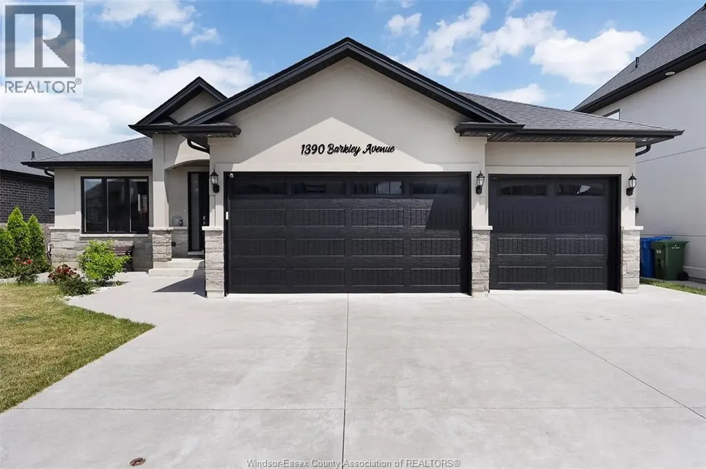 1390 Barkley Avenue Windsor ON N9P 0E8