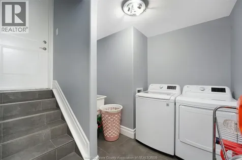 1390 Barkley Avenue Windsor ON N9P 0E8
