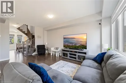 8 Pinnacle Court Hamilton ON L0R 1W0