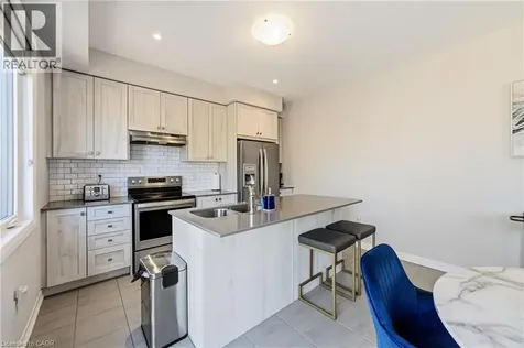 8 Pinnacle Court Hamilton ON L0R 1W0