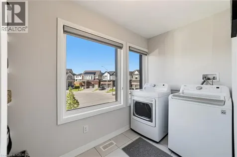 8 Pinnacle Court Hamilton ON L0R 1W0