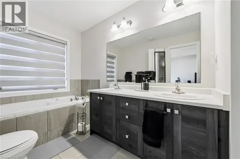 8 Pinnacle Court Hamilton ON L0R 1W0
