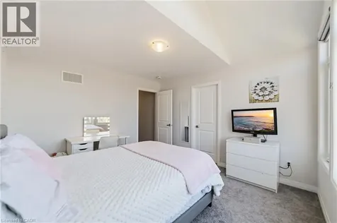 8 Pinnacle Court Hamilton ON L0R 1W0