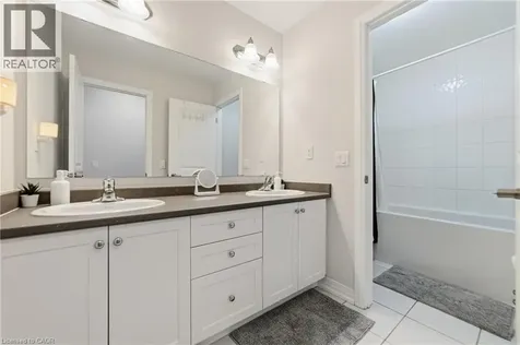 8 Pinnacle Court Hamilton ON L0R 1W0