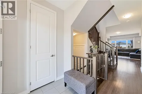 8 Pinnacle Court Hamilton ON L0R 1W0