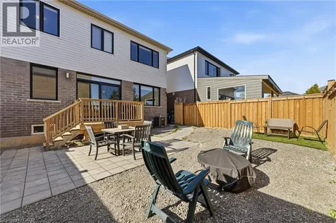 8 Pinnacle Court Hamilton ON L0R 1W0