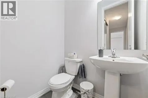 8 Pinnacle Court Hamilton ON L0R 1W0