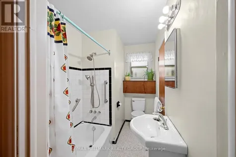 839 Weston Drive Ottawa ON K1G 1W5