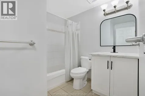 955 Grand Avenue West Chatham ON N7L 1Z9