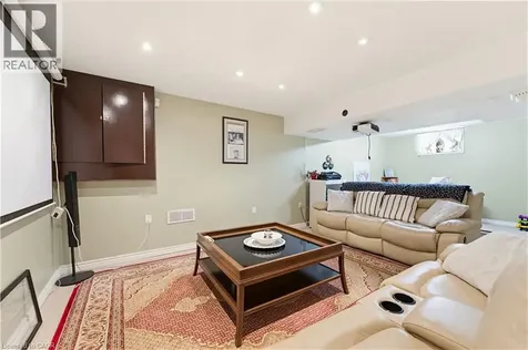 805 Munich Circle Waterloo ON N2V 2N5