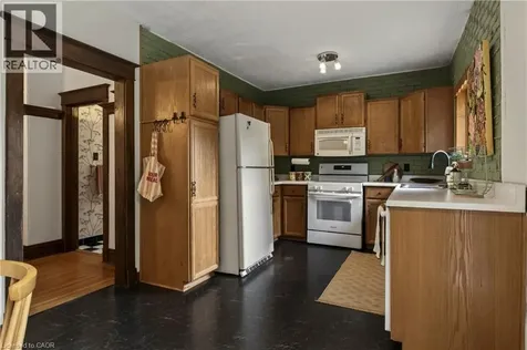 48 Longwood Road North Hamilton ON L8S 3V4