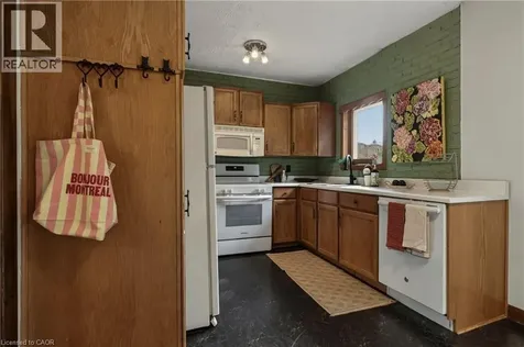 48 Longwood Road North Hamilton ON L8S 3V4