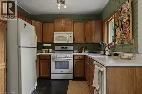 48 Longwood Road North Hamilton ON L8S 3V4