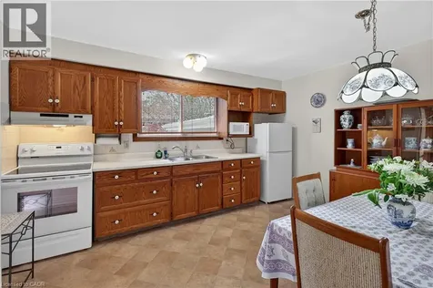 34 Helen Street Dundas ON L9H 1N3