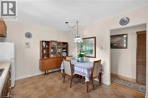 34 Helen Street Dundas ON L9H 1N3