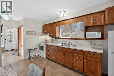 34 Helen Street Dundas ON L9H 1N3