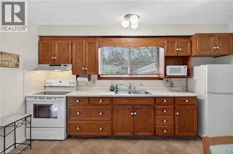 34 Helen Street Dundas ON L9H 1N3