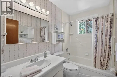 34 Helen Street Dundas ON L9H 1N3