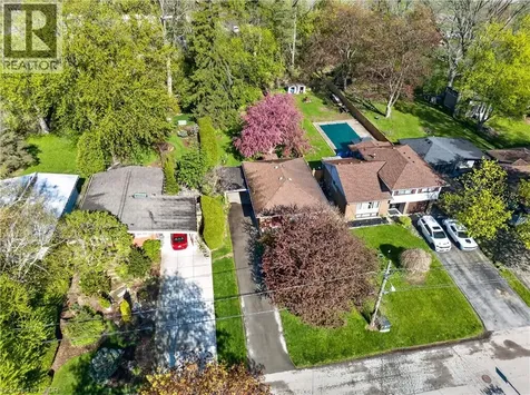 34 Helen Street Dundas ON L9H 1N3
