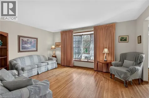 34 Helen Street Dundas ON L9H 1N3