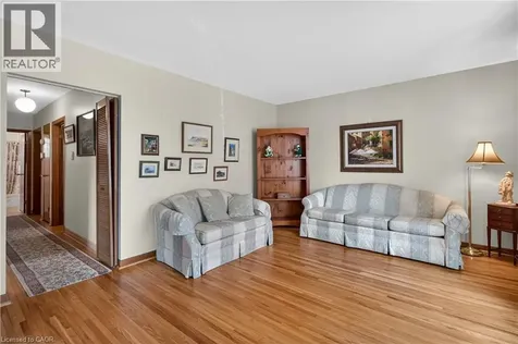 34 Helen Street Dundas ON L9H 1N3