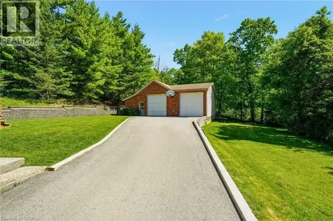1811 Old Waterdown Road Burlington ON L7P 0T2
