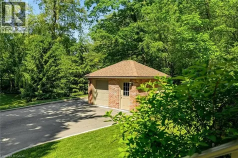 1811 Old Waterdown Road Burlington ON L7P 0T2