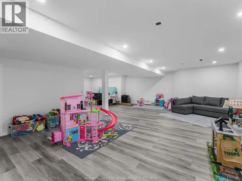 381 Tuscany Crescent Tecumseh ON N8N 4W6