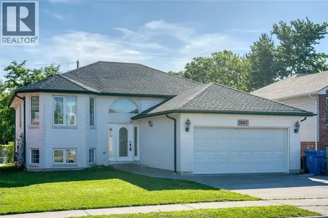 3867 Clara Avenue Windsor ON N9E 4X6