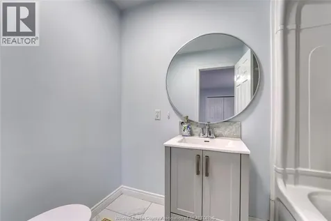 3867 Clara Avenue Windsor ON N9E 4X6