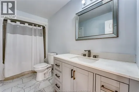 3867 Clara Avenue Windsor ON N9E 4X6