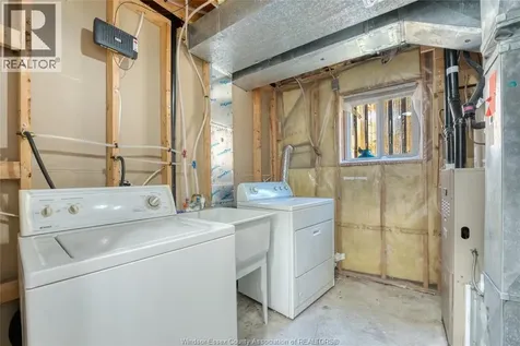 3867 Clara Avenue Windsor ON N9E 4X6
