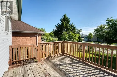 3867 Clara Avenue Windsor ON N9E 4X6