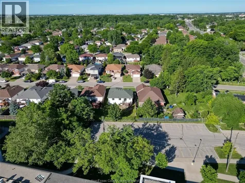 3867 Clara Avenue Windsor ON N9E 4X6
