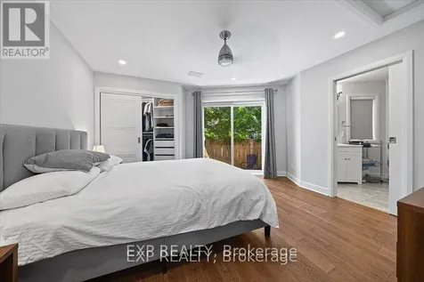 18 Ivylea Street Ottawa ON K2G 4X5