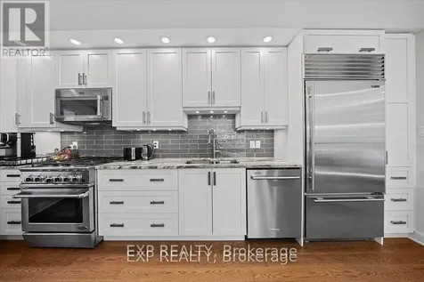 18 Ivylea Street Ottawa ON K2G 4X5