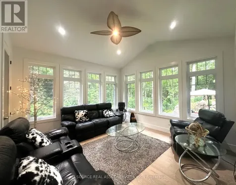 13 Timberrun Court Hamilton ON L0P 1B0