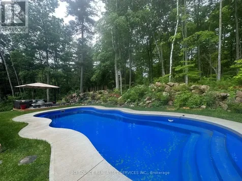 13 Timberrun Court Hamilton ON L0P 1B0