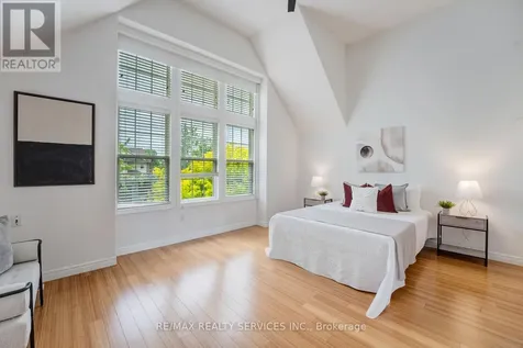 444 Lausanne Crescent Waterloo ON N2T 2X4