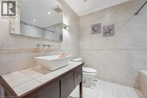 21 Tinatawa Court Kitchener ON N2A 3K4